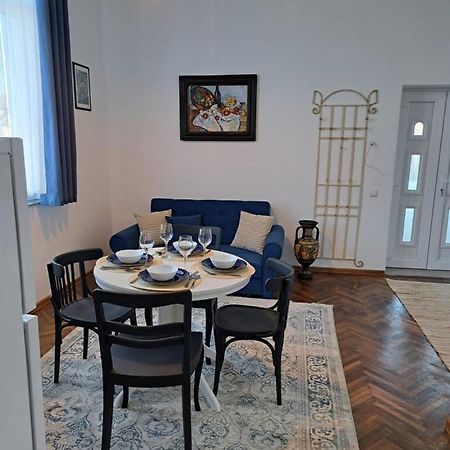 Weisz Apartment-City Center-Free Private Parking,Wifi,Ac Карей Екстериор снимка