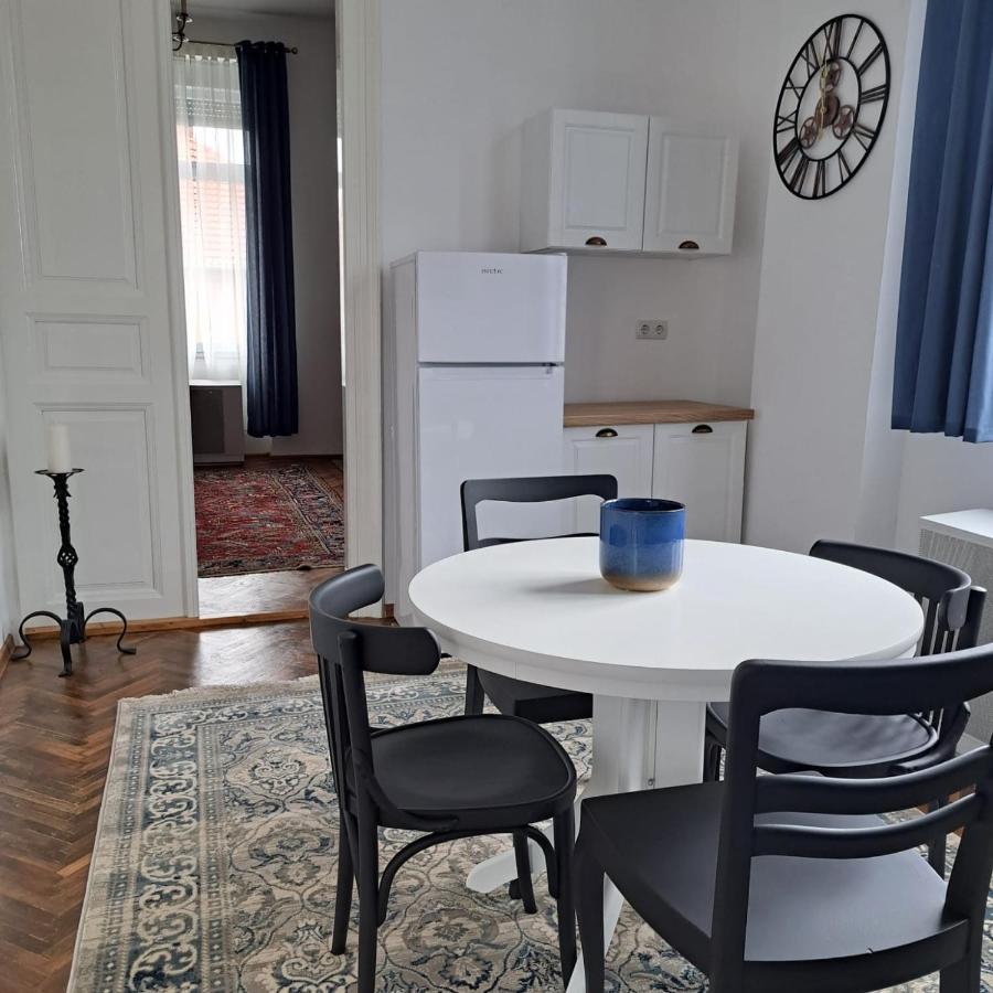 Weisz Apartment-City Center-Free Private Parking,Wifi,Ac Карей Екстериор снимка