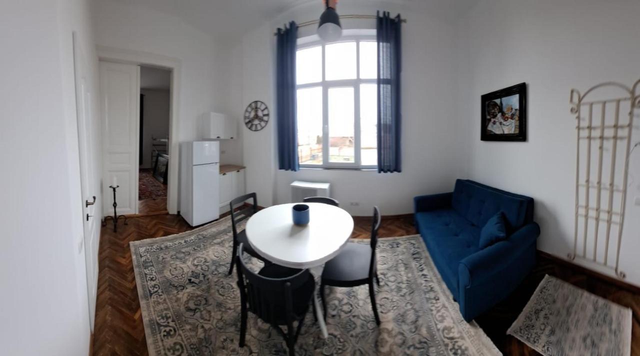 Weisz Apartment-City Center-Free Private Parking,Wifi,Ac Карей Екстериор снимка