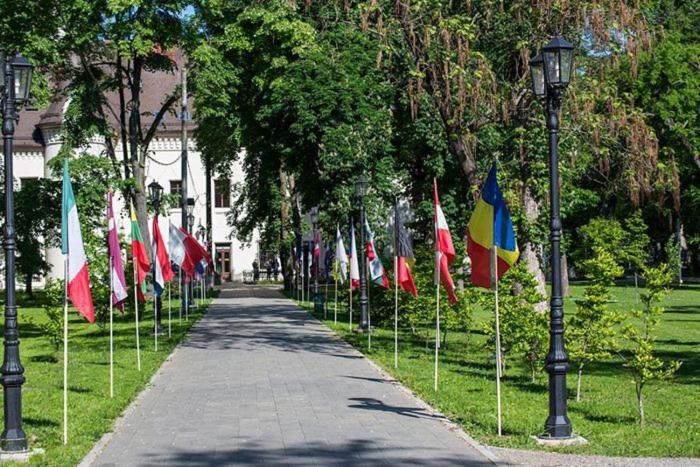 Weisz Apartment-City Center-Free Private Parking,Wifi,Ac Карей Екстериор снимка