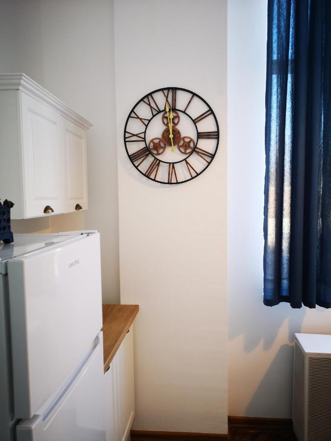 Weisz Apartment-City Center-Free Private Parking,Wifi,Ac Карей Екстериор снимка