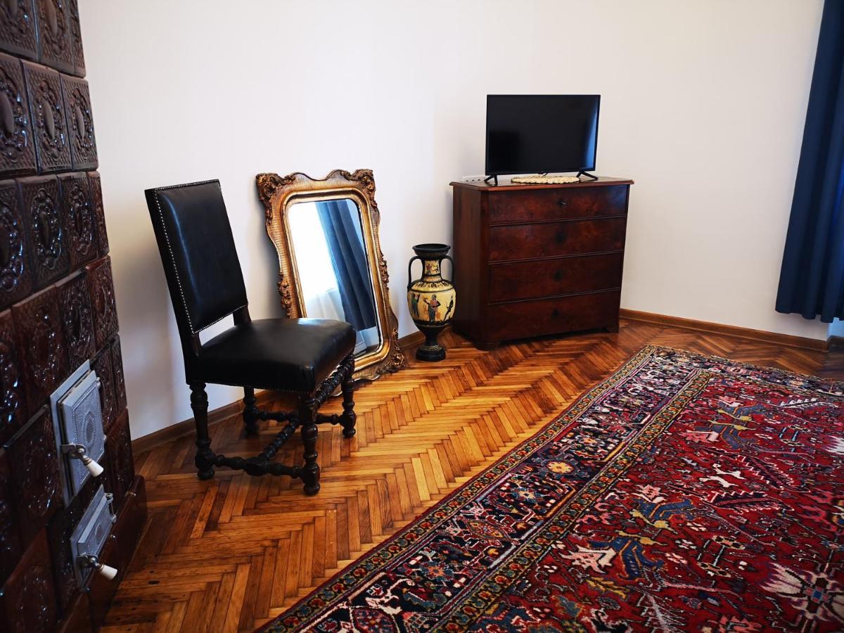 Weisz Apartment-City Center-Free Private Parking,Wifi,Ac Карей Екстериор снимка