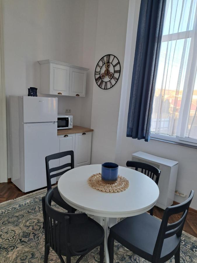 Weisz Apartment-City Center-Free Private Parking,Wifi,Ac Карей Екстериор снимка