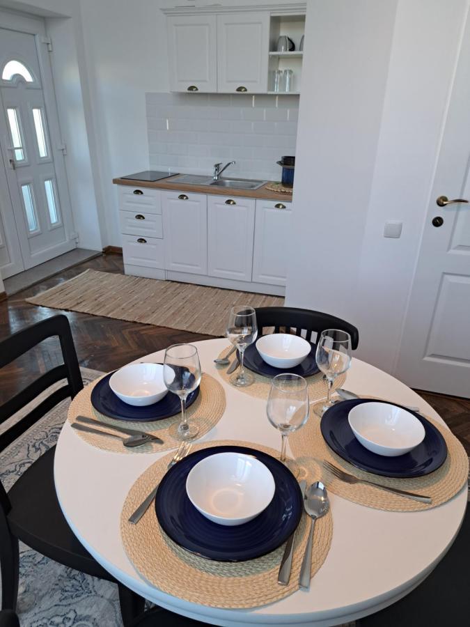 Weisz Apartment-City Center-Free Private Parking,Wifi,Ac Карей Екстериор снимка