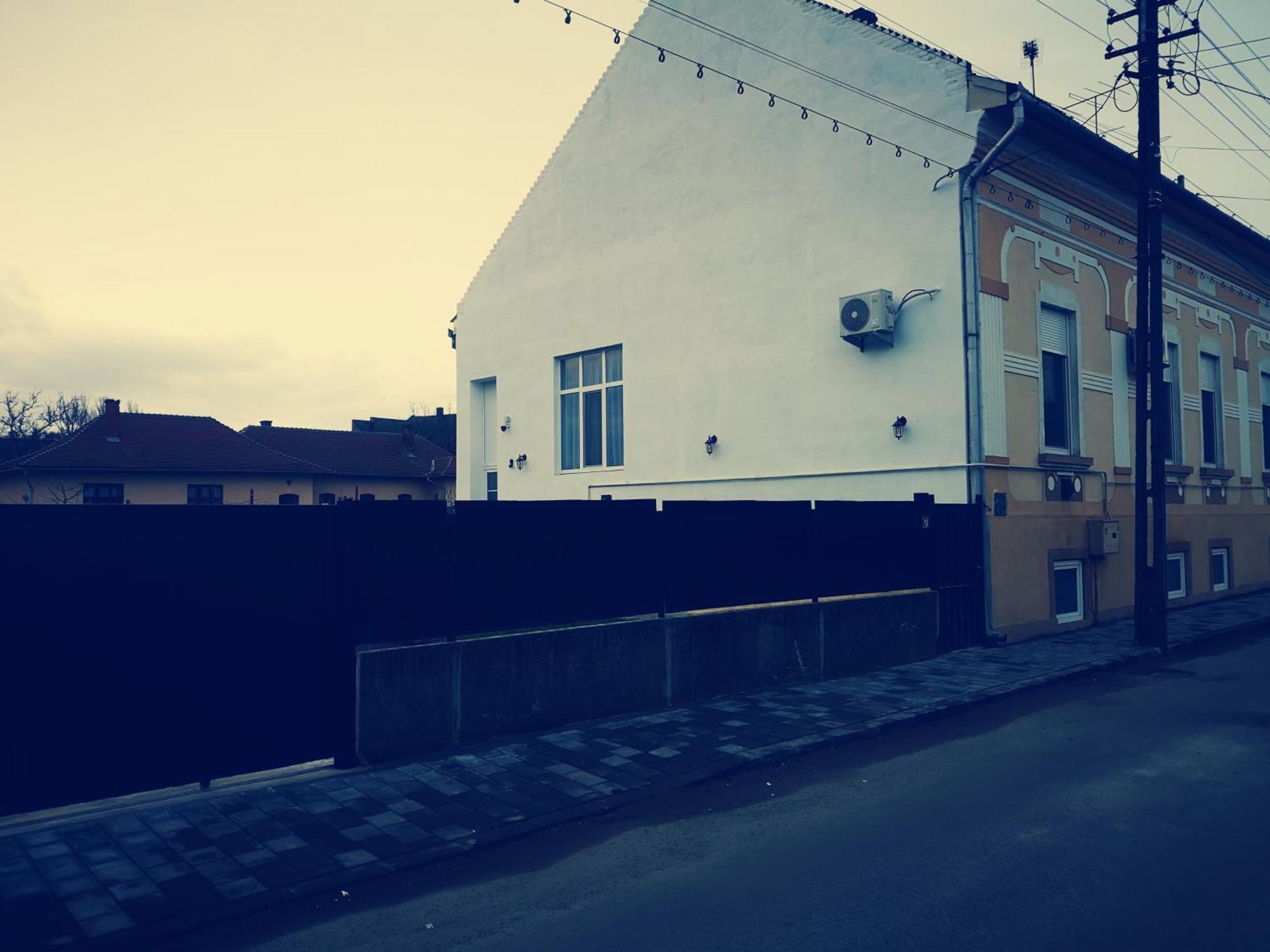 Weisz Apartment-City Center-Free Private Parking,Wifi,Ac Карей Екстериор снимка